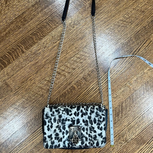 ‼️3/$30‼️ Guess leopard print crossbody bag - Picture 2 of 6